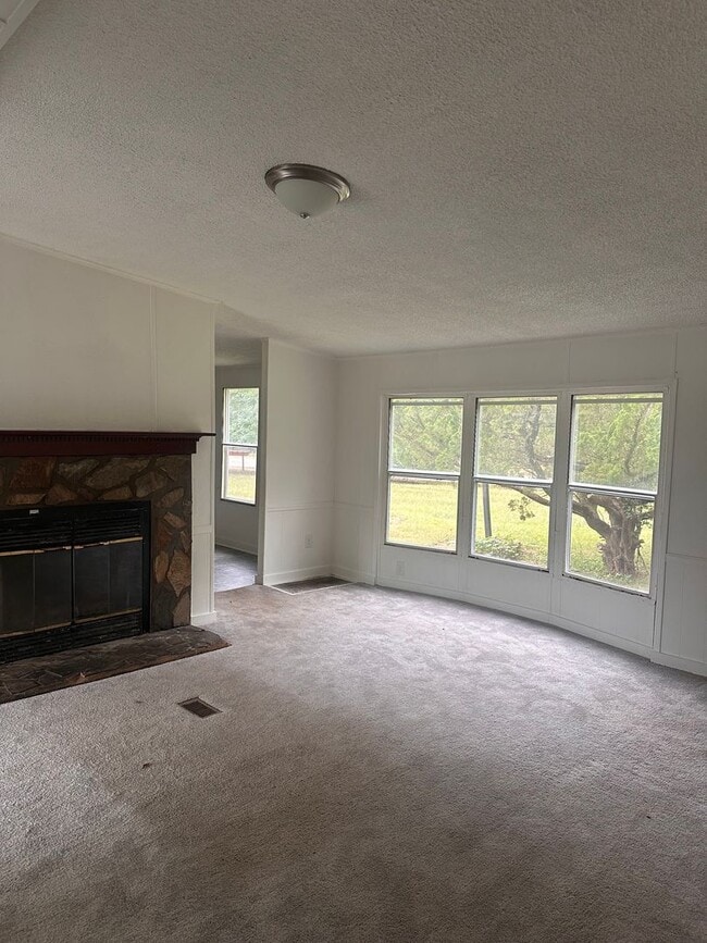 Building Photo - RENTAL HOME 3BD/2BTH