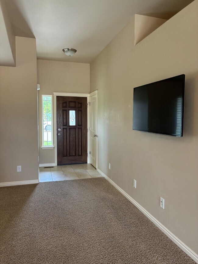 Building Photo - 234 Greenbrier Dr