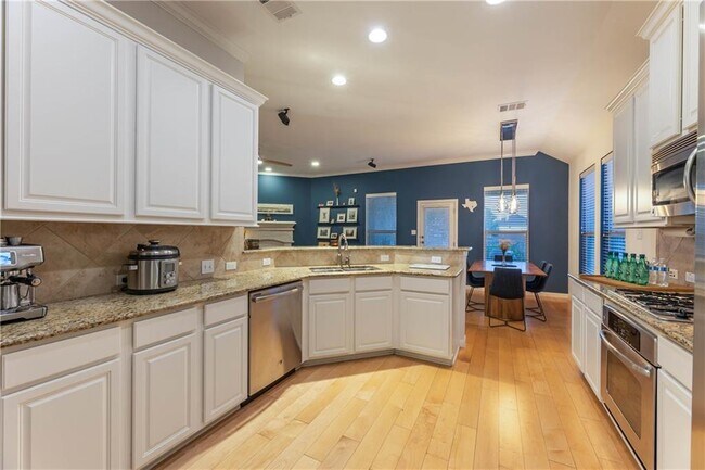 Building Photo - 2808 Canyon Valley Run