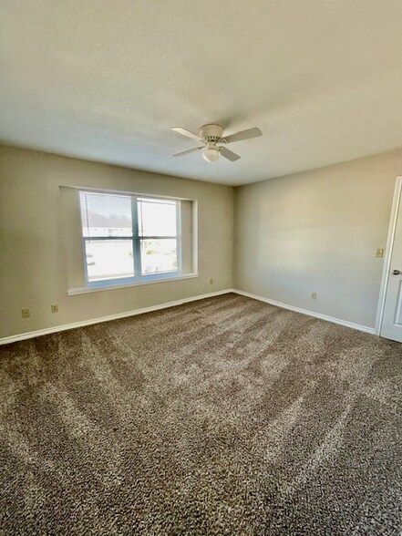 Building Photo - 2527 Pascal Ct