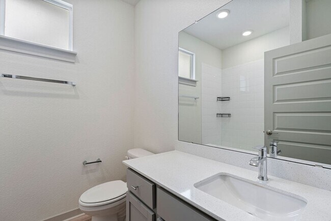 Building Photo - Beautiful 4 bedroom, 2 bathroom home in Pioneer Hill!!!