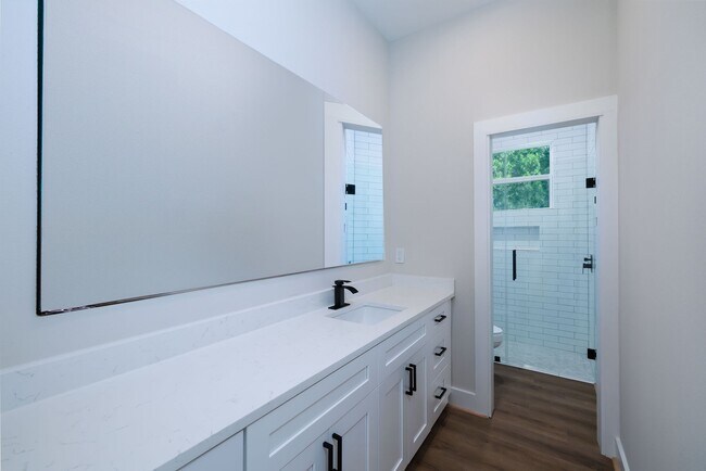 Building Photo - 354 Peach Pt Ln