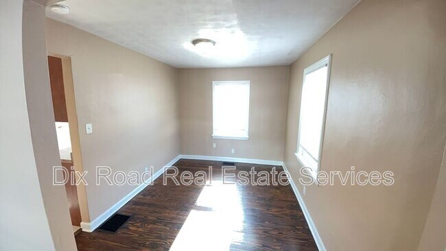 Building Photo - 344 W Parkwood Dr