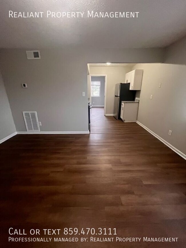 Building Photo - 208 Lakeshore Dr