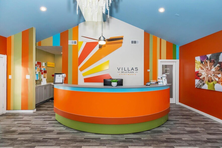 Building Photo - Villas de la Plaza