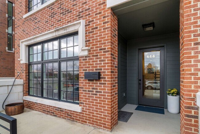 Building Photo - 614 Madison St