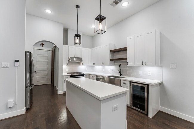 Building Photo - 113 Coronado St