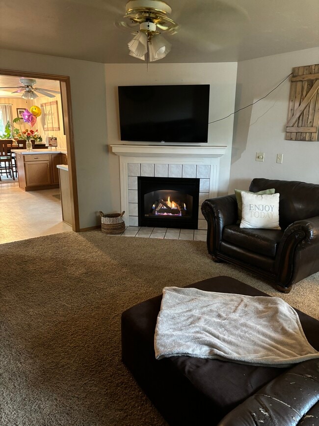 Building Photo - 2059 Schanock Dr