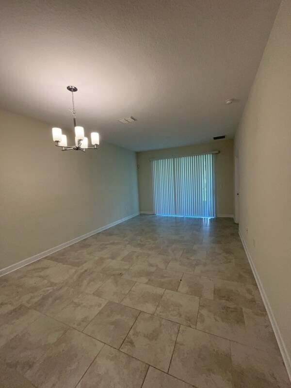 Building Photo - 1058 Quaker Rdg Ln