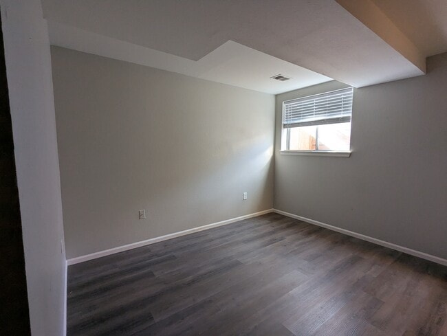 Building Photo - 1525 Hull St