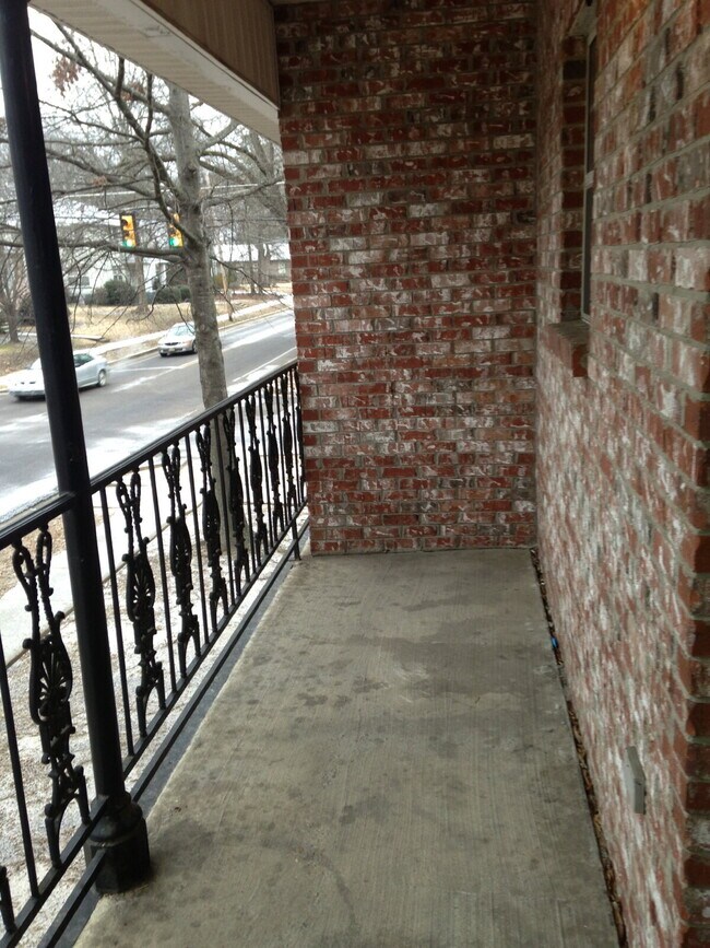 Building Photo - Spacious 2-Story Townhome-Style Apt on S. Montgomery | 2 Bed 2.5 Bath Near MSU