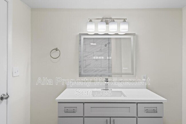 Building Photo - 11359 Bedford Oaks Dr