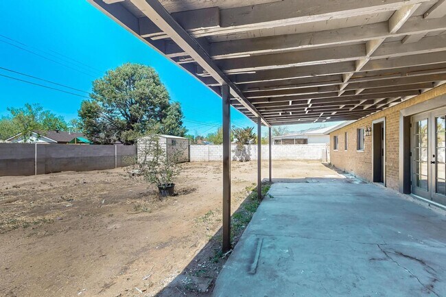 Building Photo - 2227 Inez Dr NE