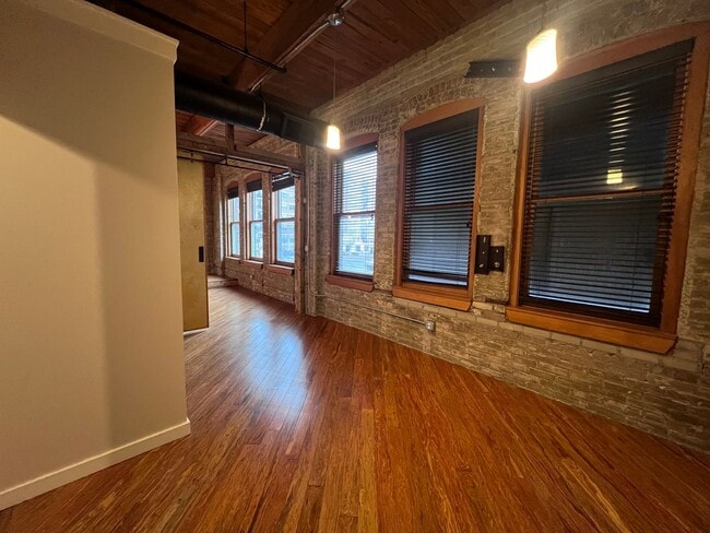 Building Photo - Gorgeous Loft Downtown Grand Rapids
