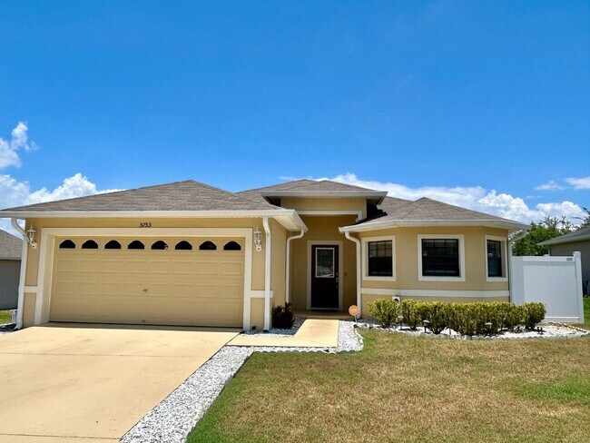Primary Photo - Designed for Living! 4beds, 2baths, attic ...