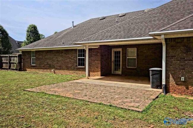 Building Photo - 16992 Woodhaven Dr
