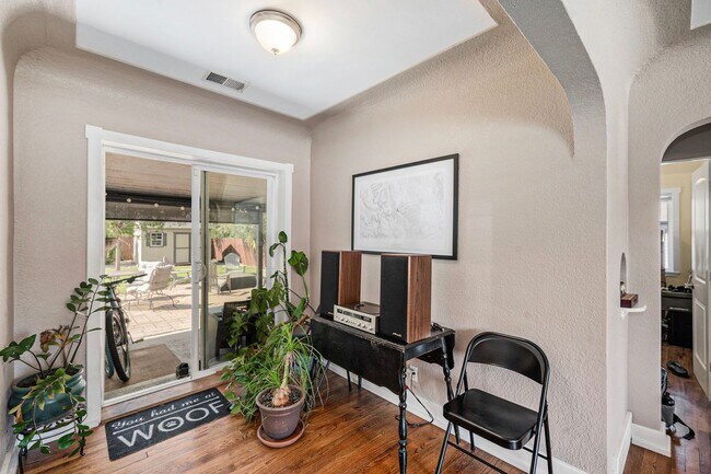 Building Photo - Beautiful Home Available in Berkeley Neighborhood!