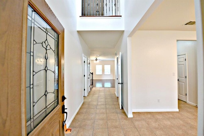 Building Photo - 15012 Fernhill Dr