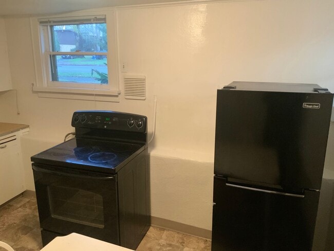 Building Photo - Great 1 Bedroom Apartment Near Downtown