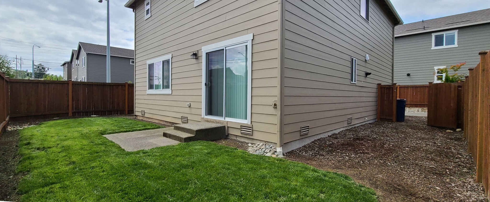 Building Photo - 3721 202nd Pl E