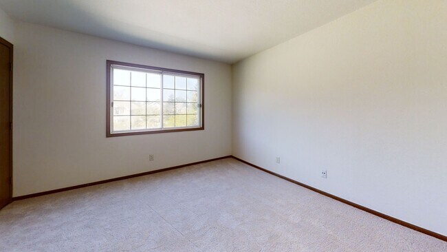 Building Photo - *RENT SPECIAL* - RENOVATED Condo Style Upper 1 Bedroom 1 Bathroom Apartment Available