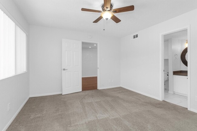 Building Photo - 12100 Melville Dr