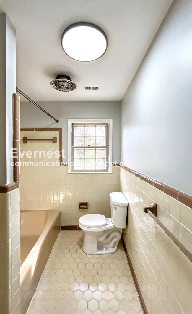 Building Photo - HALF OFF First Month’s Rent &  Admin Fee + Application Fee credit! Limited Time Special Offer - S...