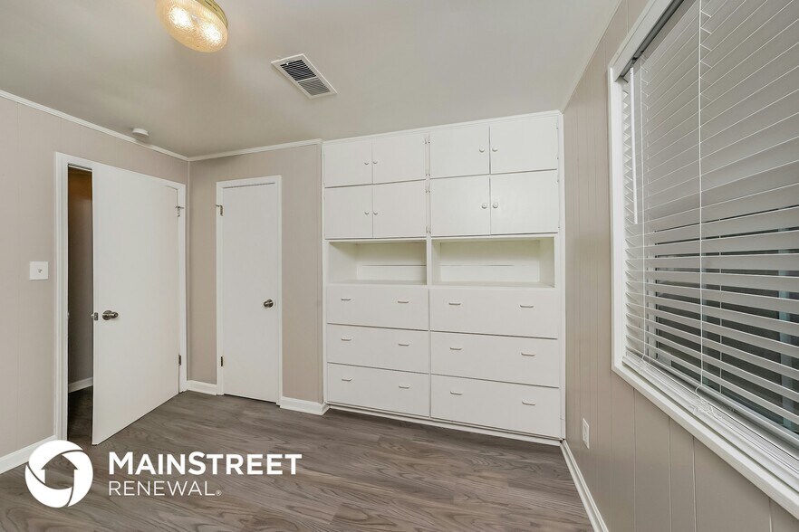 Building Photo - 1516 Highland Dr