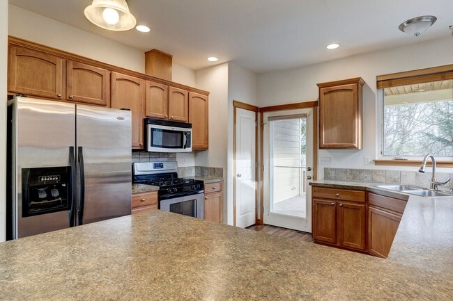 Building Photo - 3-bedroom, 2-bathroom single-level home