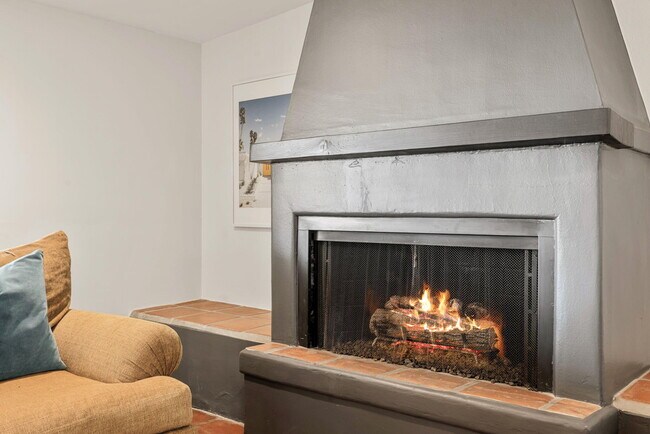 Building Photo - 46310 Shadow Mountain Dr