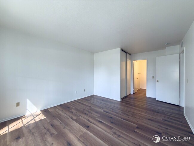 Building Photo - Spacious 2 Bedroom Condo in Camarillo!