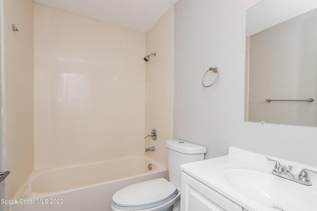 Building Photo - 977 Beacon St NW