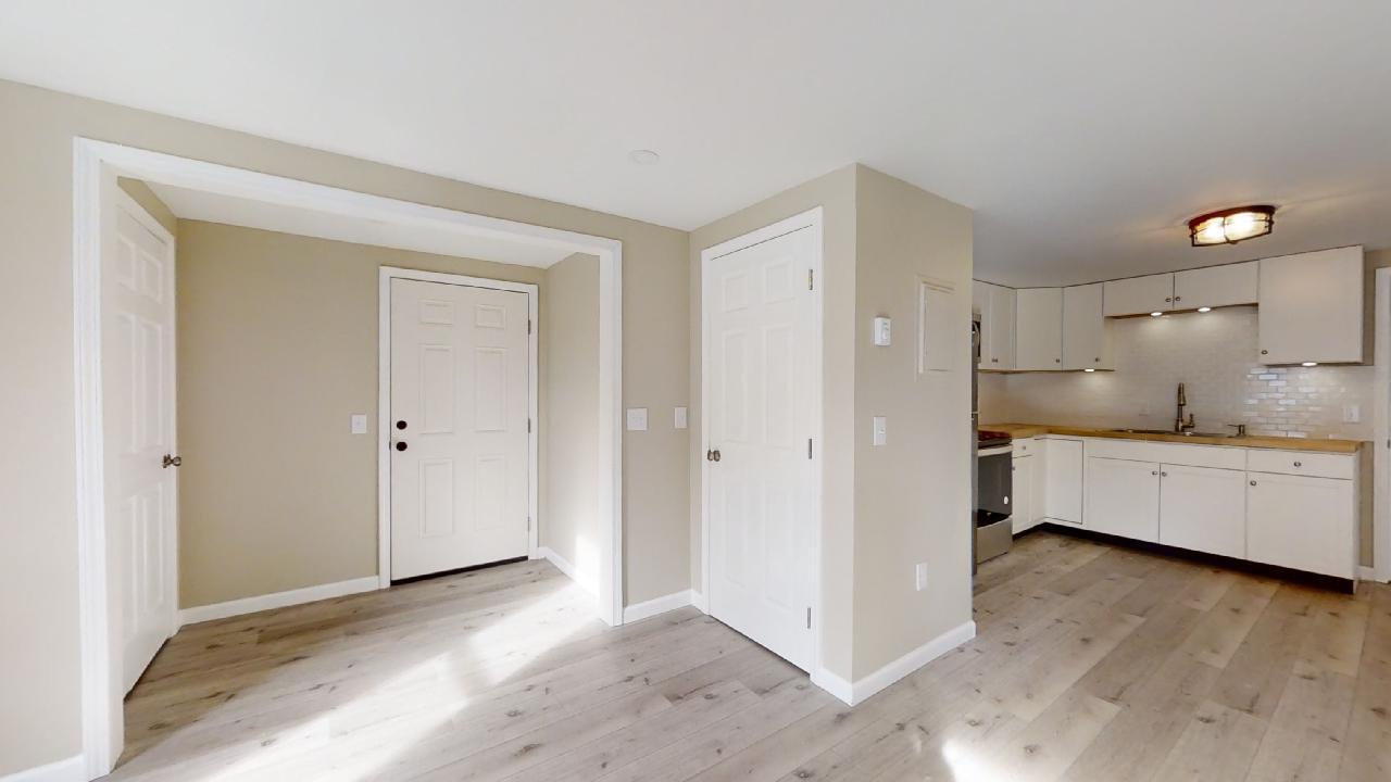 Entry - 173 S Main St