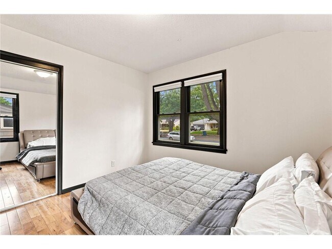 Building Photo - 4424 W 70th St