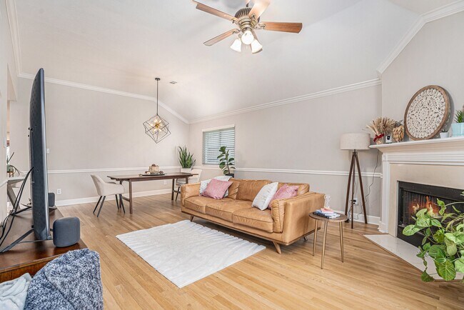Building Photo - 618 Bay Oaks Dr