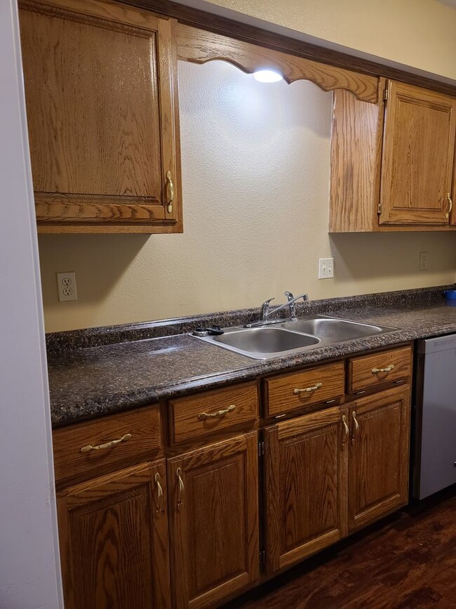 Building Photo - Magnolia Townhome