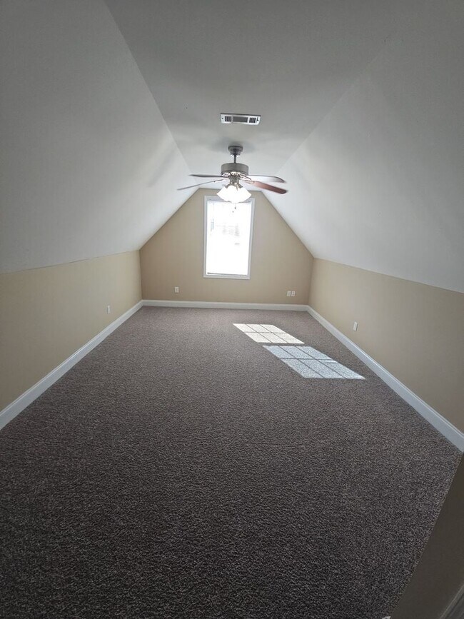 Building Photo - 2015 Reserve Dr