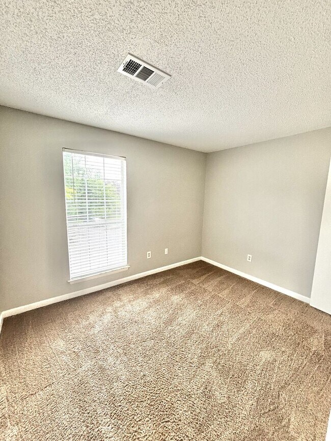 Building Photo - *1/2 Off 1st Months Rent!* 4 Bed, 2 Bath Condo Near MTSU in Murfreesboro *Free Water*