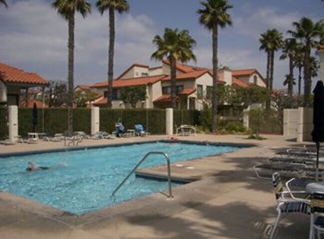 Building Photo - 2226 Martinique Ln