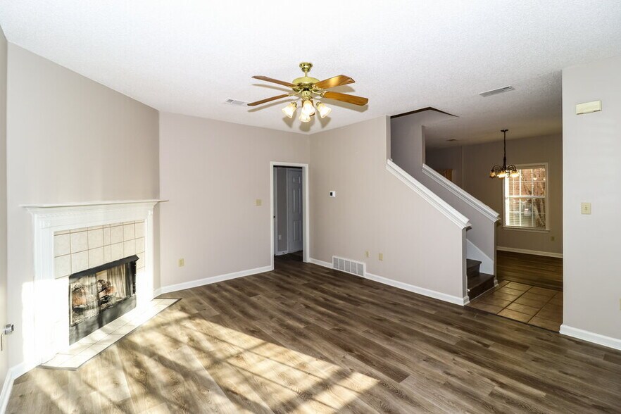 Building Photo - 784 Breeze Way