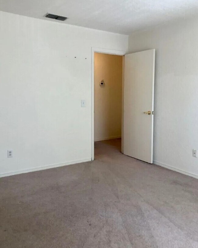 Building Photo - 16547 Lake Brigadoon Cir