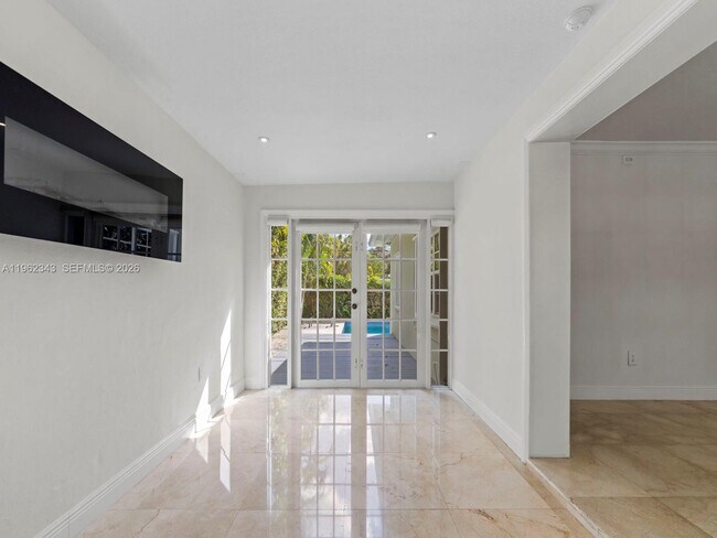 Building Photo - 5940 SW 47th St