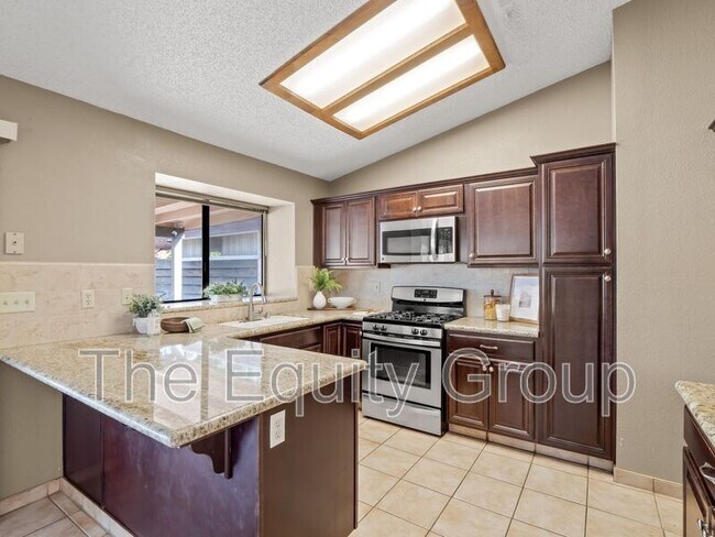 Building Photo - 1730 E Babcock Ave