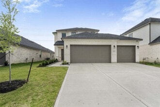 Building Photo - 3303 Falling Brk Dr