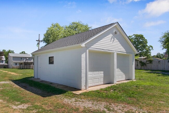 Building Photo - Coming Soon- Charming 2 Bedroom, 1.5 Bath ...