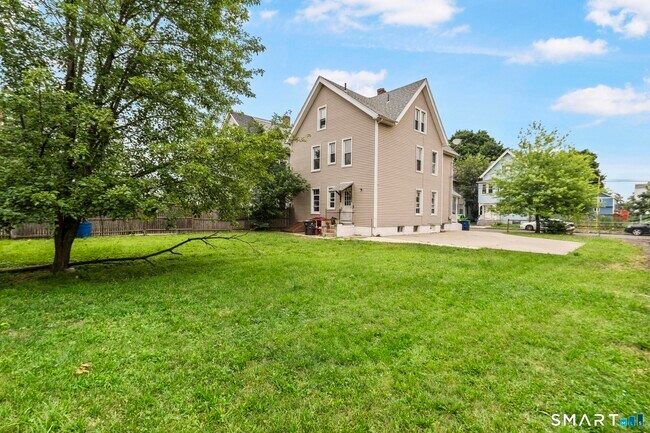 Building Photo - 354 Poplar St