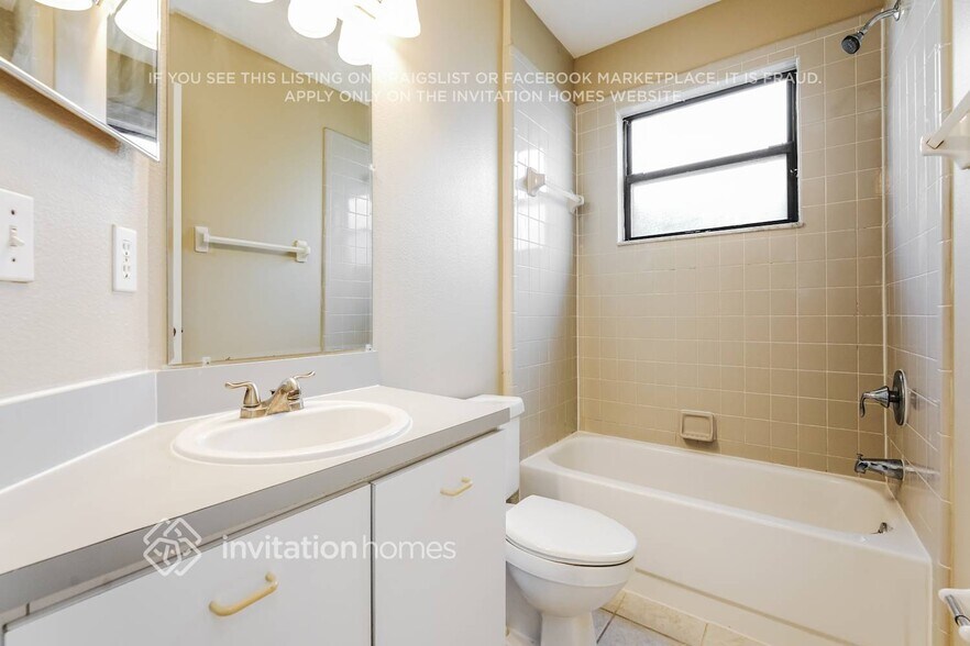 Building Photo - 653 Middlebury Loop