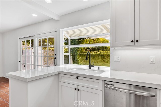 Building Photo - 33051 Christina Dr
