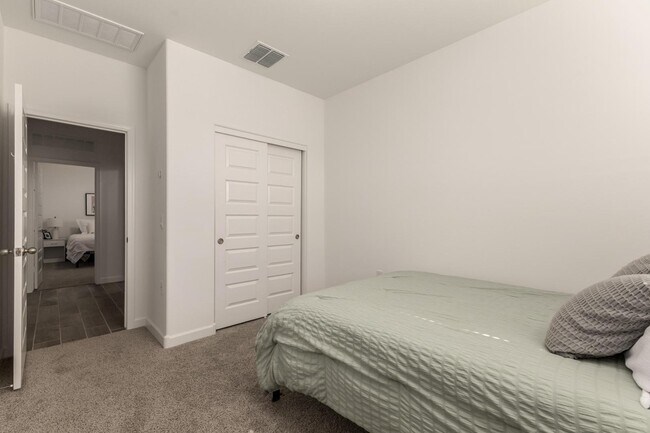 Building Photo - 1714 W Starfire Ave