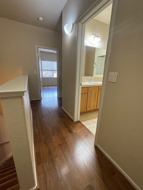 Building Photo - Charming 1 bedroom - 1 bathroom multi-level condominium in Sacramento